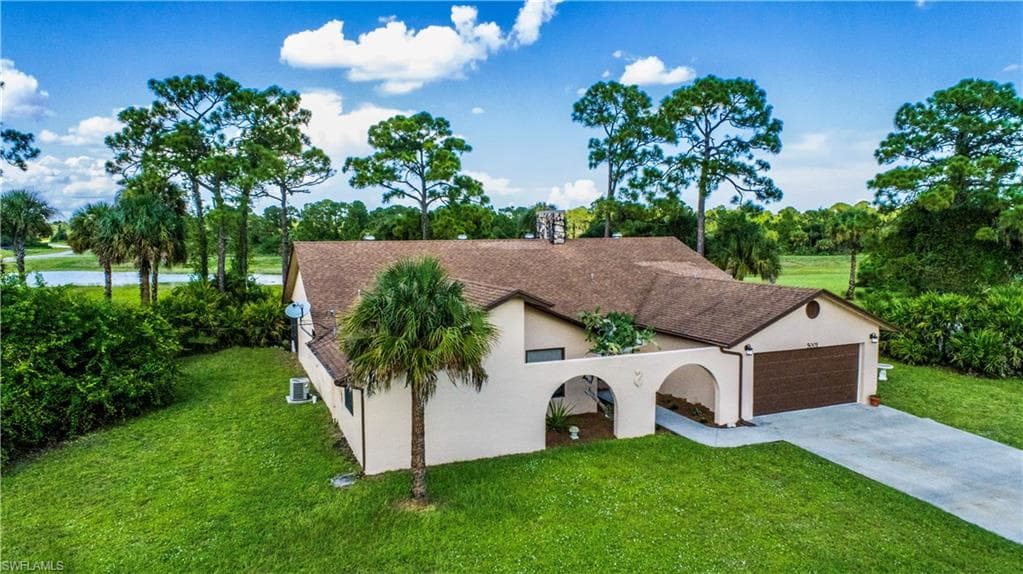 5001 Dolphin CIR LABELLE, FL 33935