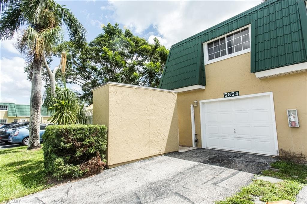 5854 Whiting CT FORT MYERS, FL 33919