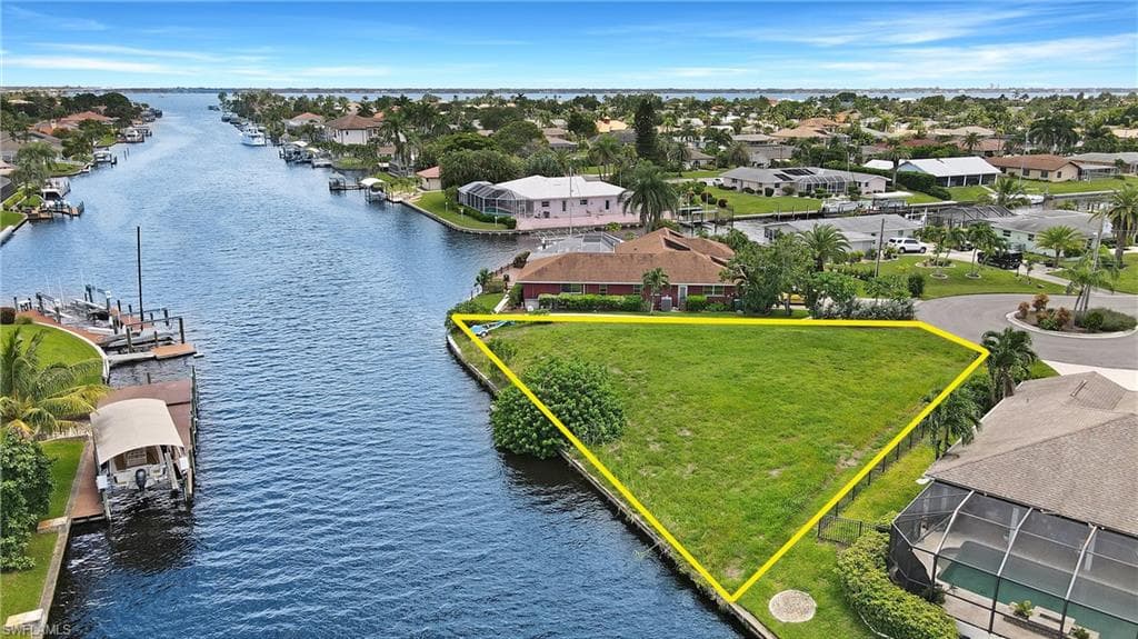 2801 SE 18th CT CAPE CORAL, FL 33904