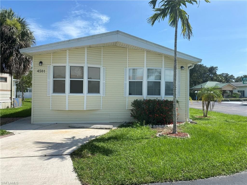 4581 Split Log LN E ESTERO, FL 33928