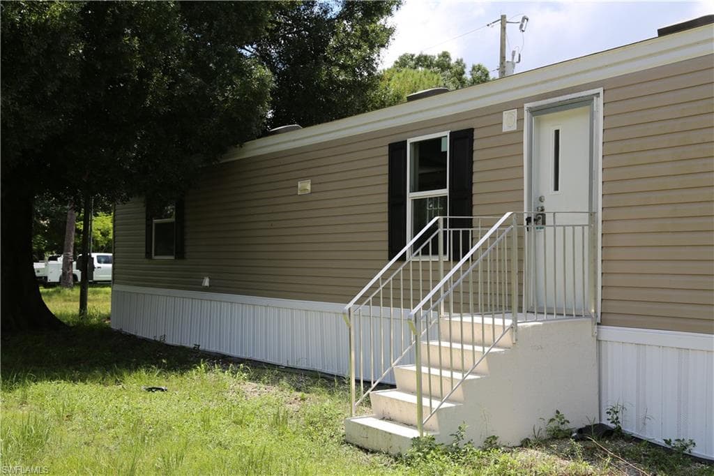 1815 Atlantic AVE NORTH FORT MYERS, FL 33903