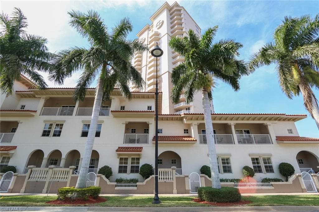2080 W 1st ST 105 FORT MYERS, FL 33901