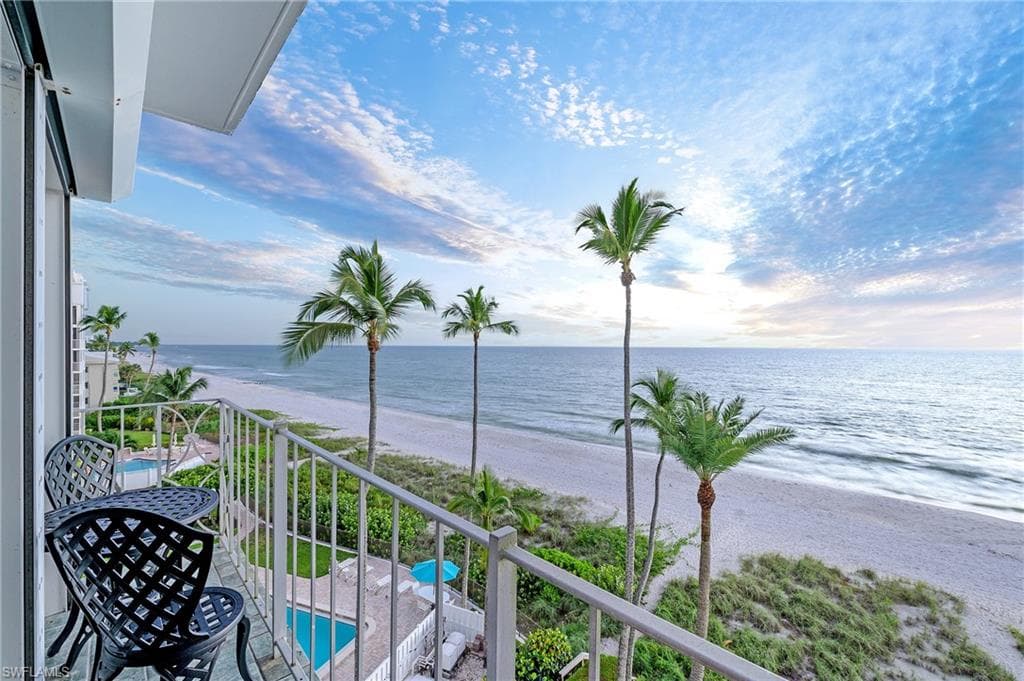 2011 Gulf Shore BLVD N 51 NAPLES, FL 34102