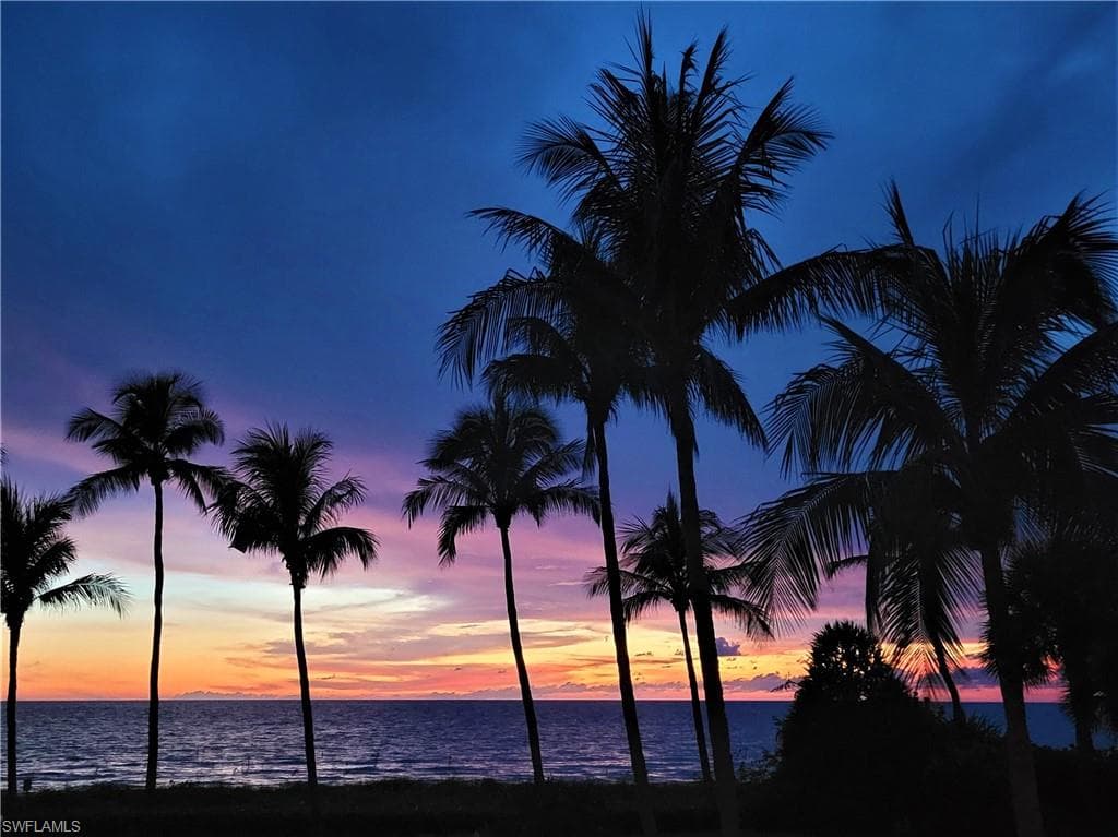 10525 Gulf Shore DR 213 NAPLES, FL 34108