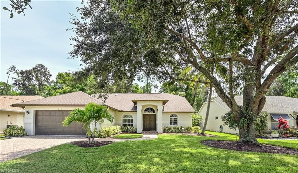 2124 Piccadilly Circus NAPLES, FL 34112