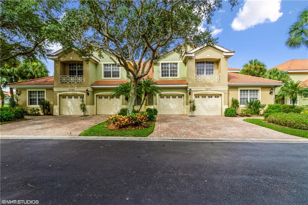 2304 Ashton Oaks LN 9-202 NAPLES, FL 34109