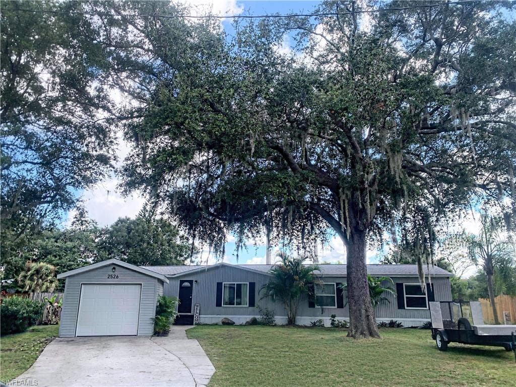 2526 Zoysia LN NORTH FORT MYERS, FL 33917