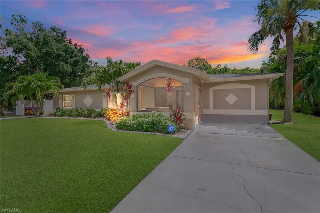 1362 Miracle LN FORT MYERS, FL 33901