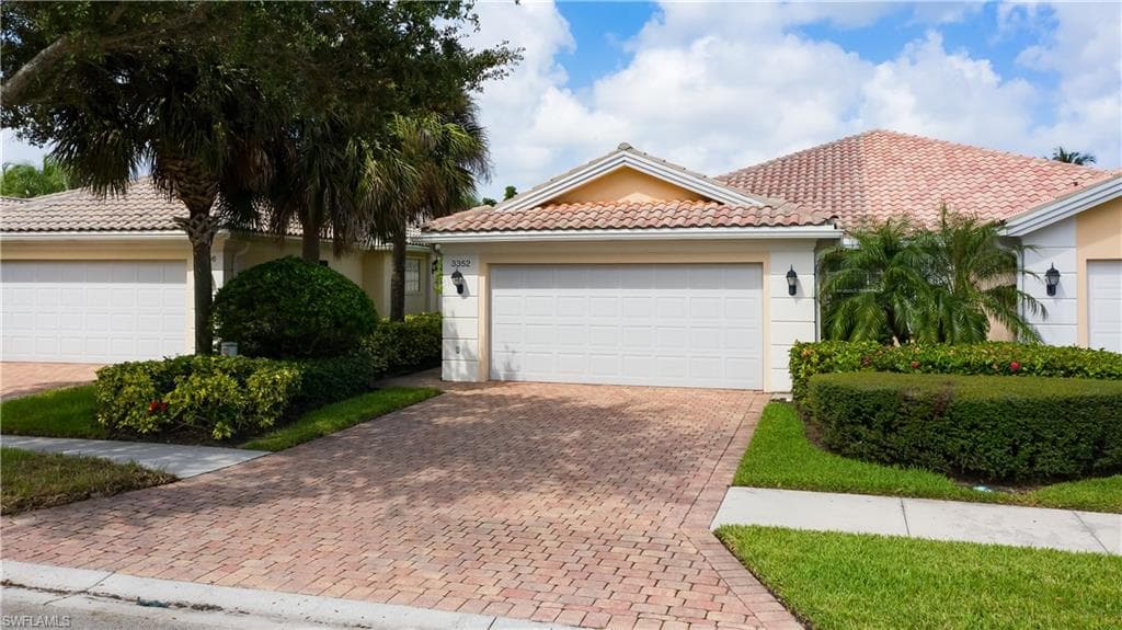 3352 Cayman LN NAPLES, FL 34119