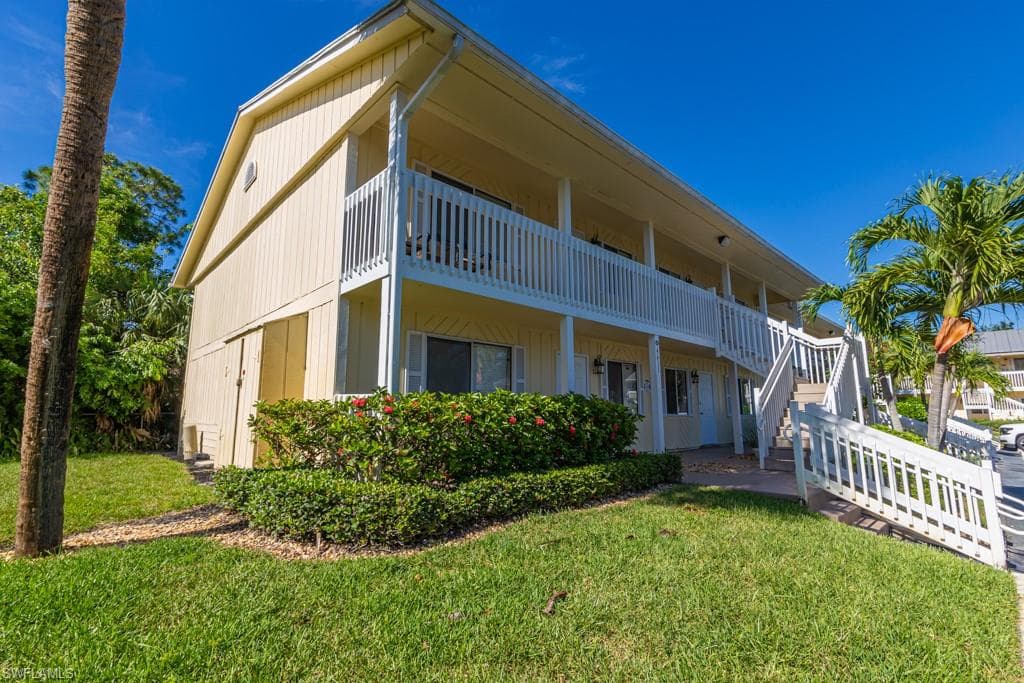 4611 Bayshore DR O4 NAPLES, FL 34112