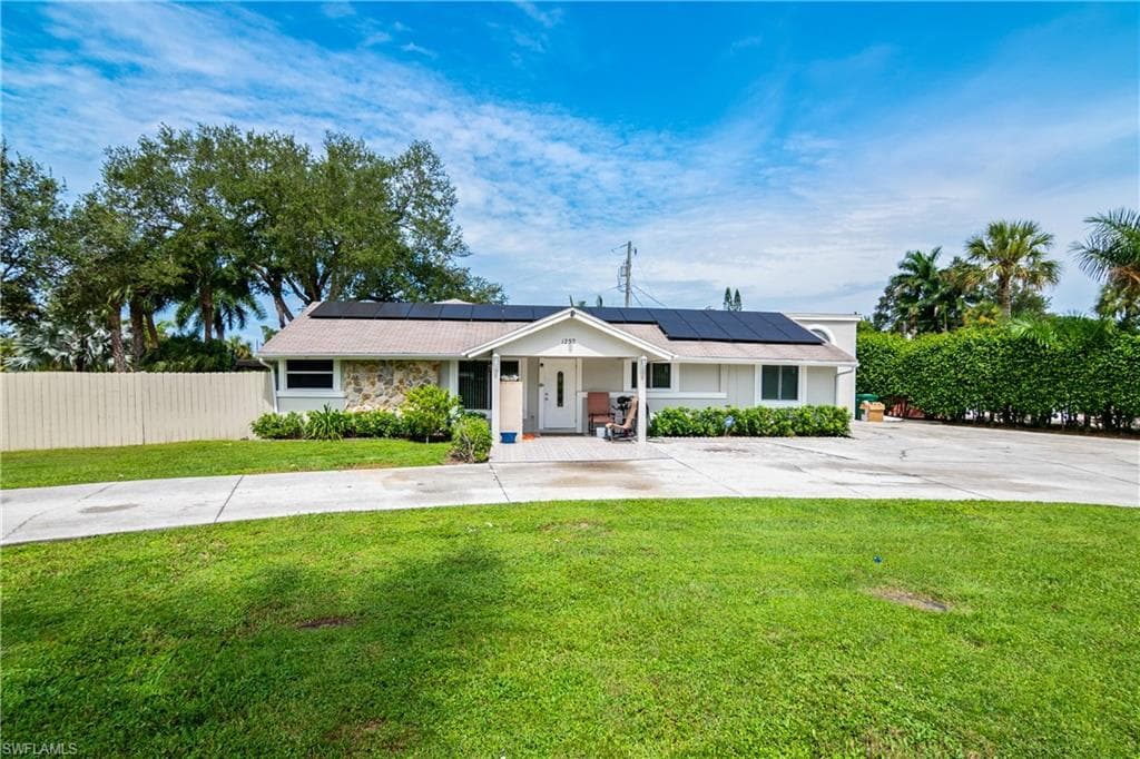 1230 Brookside DR NAPLES, FL 34104