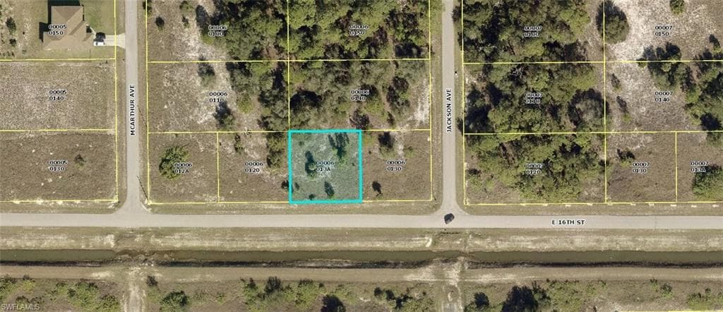 2805 E 16th ST LEHIGH ACRES, FL 33972