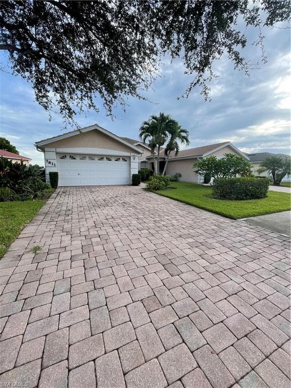 7811 Berkshire Pines DR NAPLES, FL 34104