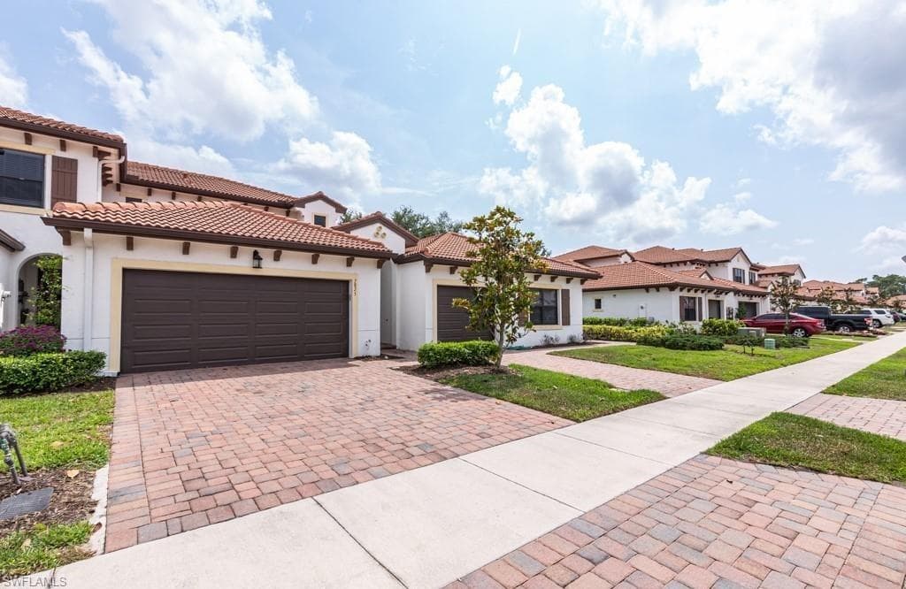 7825 Bristol CIR NAPLES, FL 34120