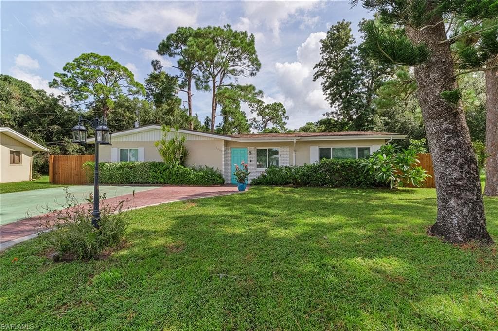 1220 Pondella CIR NORTH FORT MYERS, FL 33903
