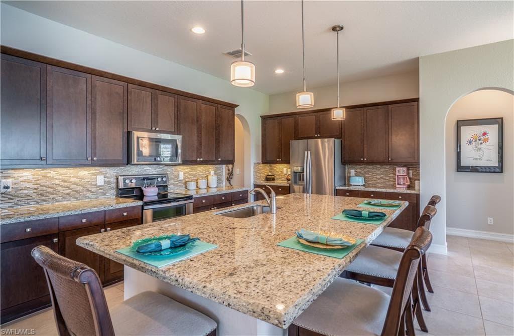 9323 Glenforest DR NAPLES, FL 34120