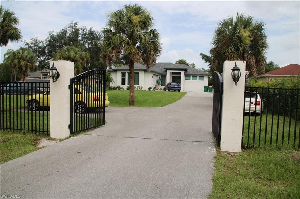 820 4th ST NE NAPLES, FL 34120