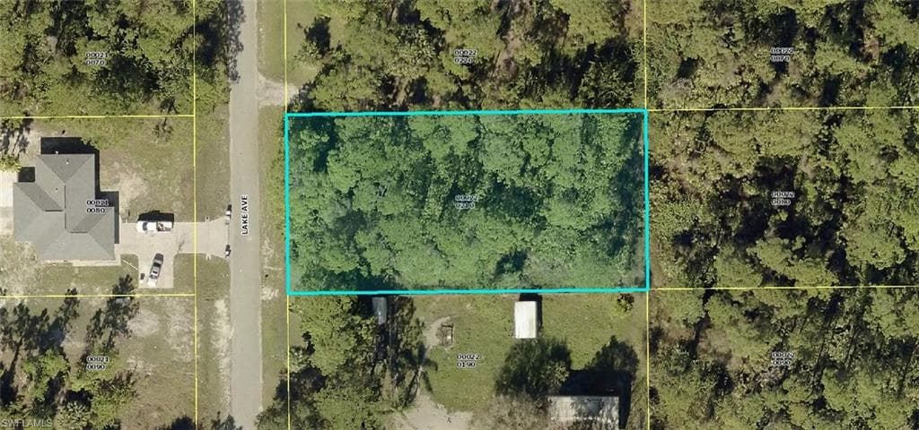 512 Lake AVE LEHIGH ACRES, FL 33972