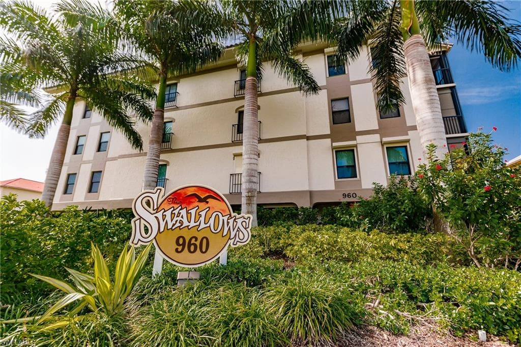 960 Swallow AVE 203 MARCO ISLAND, FL 34145