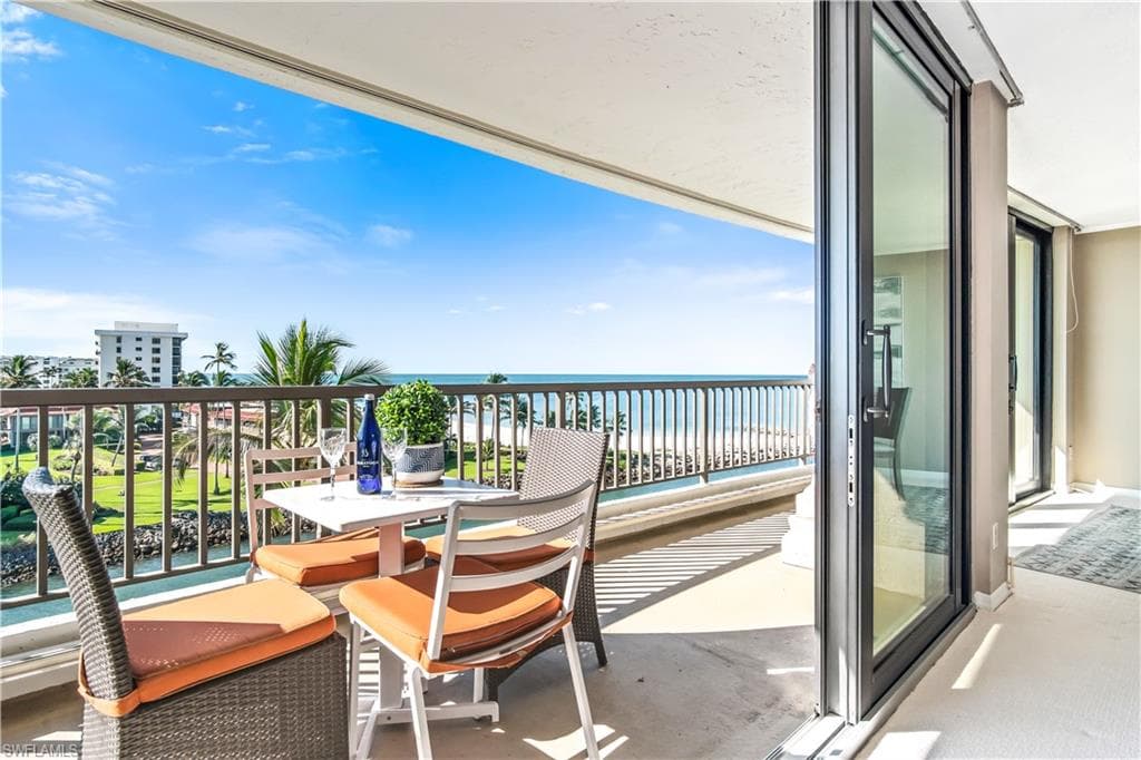 2332 Gulf Shore BLVD N 608 NAPLES, FL 34103