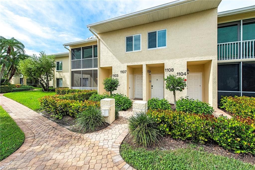5813 Glencove DR 1103 NAPLES, FL 34108