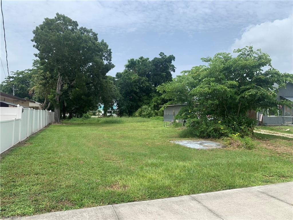 2388 Bayside ST NAPLES, FL 34112
