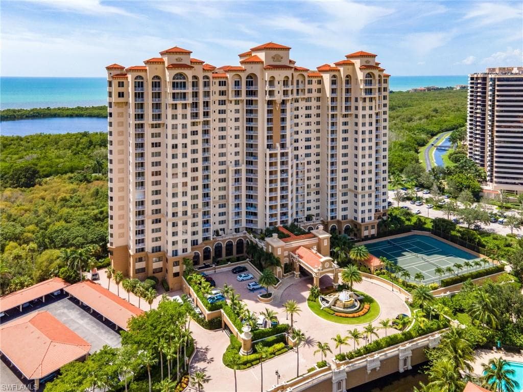 6597 Nicholas BLVD 404 NAPLES, FL 34108