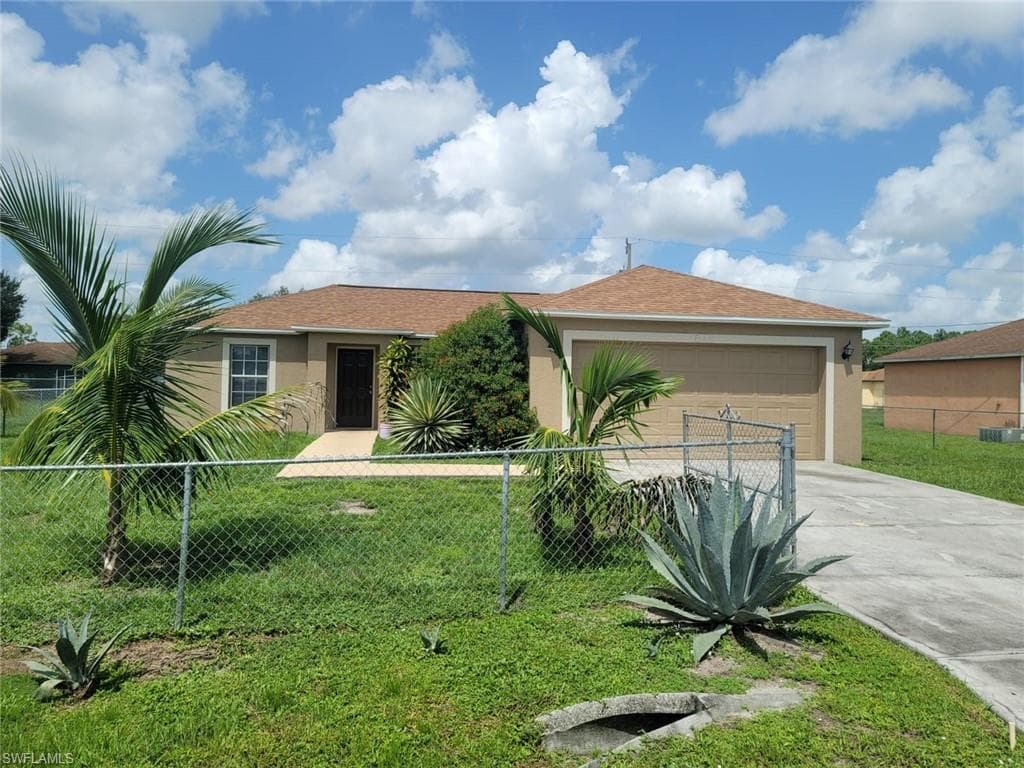 532 Thomas Sherwin AVE S LEHIGH ACRES, FL 33974