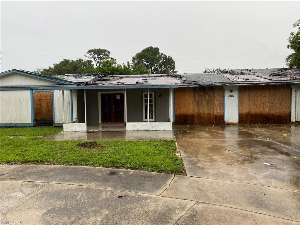 5886 Guest CT NORTH FORT MYERS, FL 33903