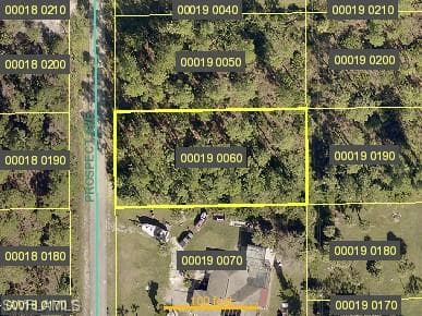 912 Prospect AVE LEHIGH ACRES, FL 33972
