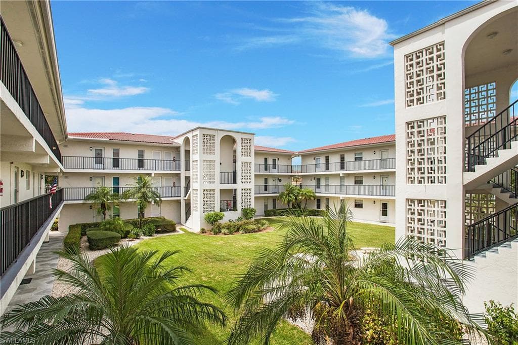 53 High Point CIR W 208 NAPLES, FL 34103