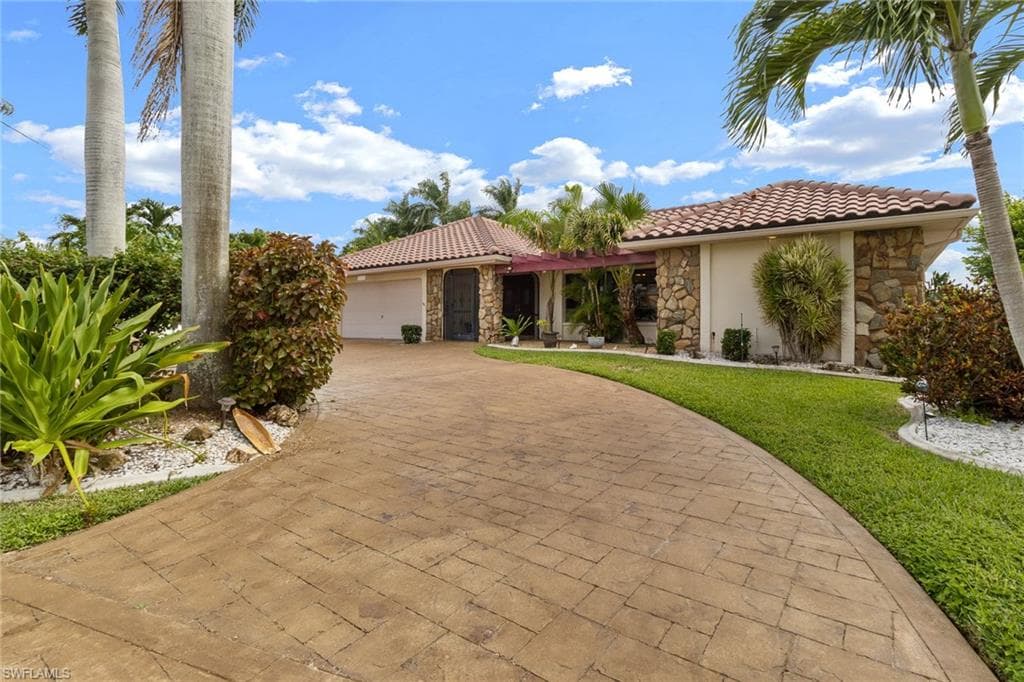 5231 Seminole CT CAPE CORAL, FL 33904