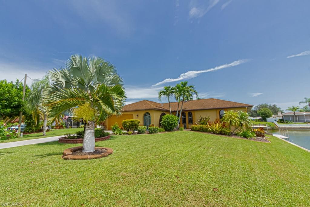 219 19th CT CAPE CORAL, FL 33990