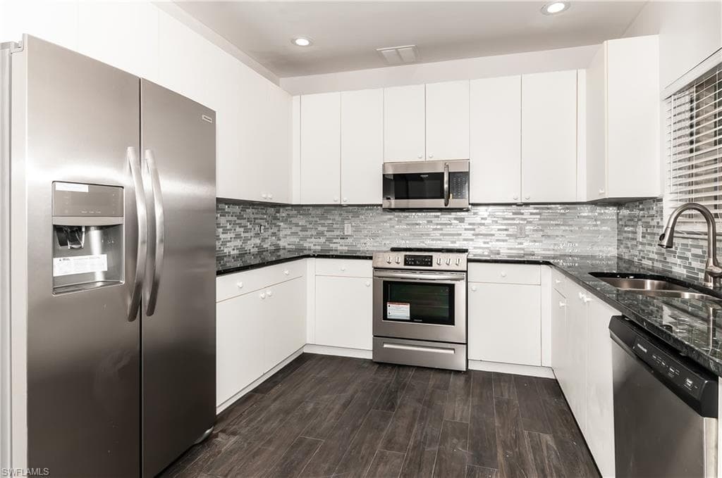 3258 Tamara DR 5 NAPLES, FL 34109