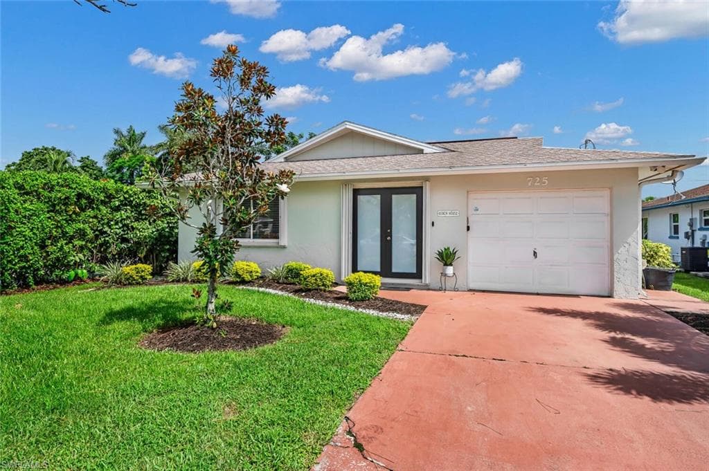 725 105th AVE N NAPLES, FL 34108