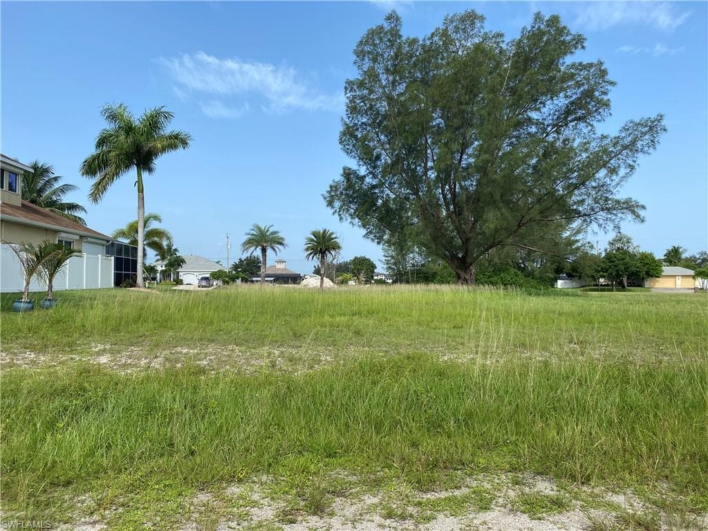 902 NW 37th AVE CAPE CORAL, FL 33993