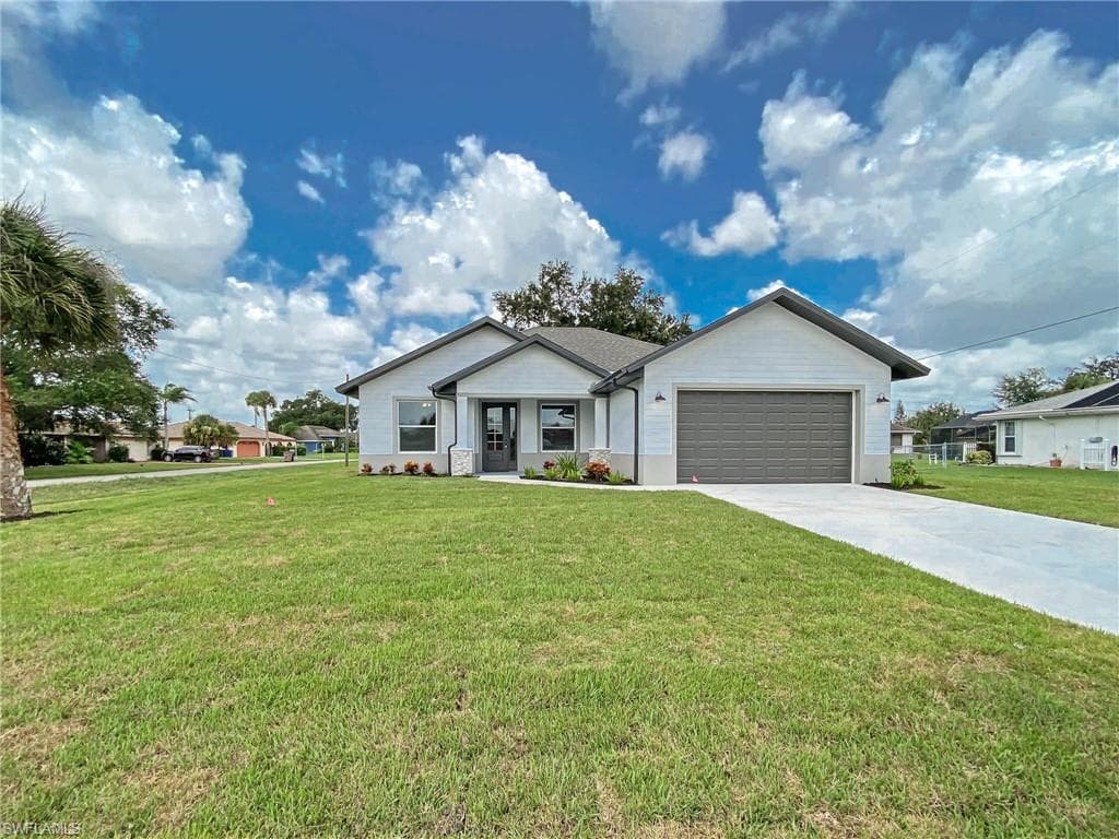 1654 Country Club PKY LEHIGH ACRES, FL 33936