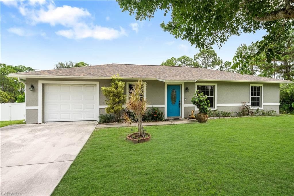904 Magnolia AVE LEHIGH ACRES, FL 33972