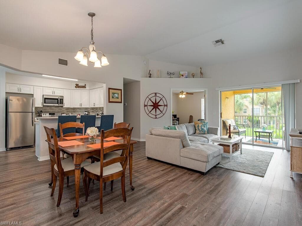 9613 Crescent Garden DR F-202 NAPLES, FL 34109