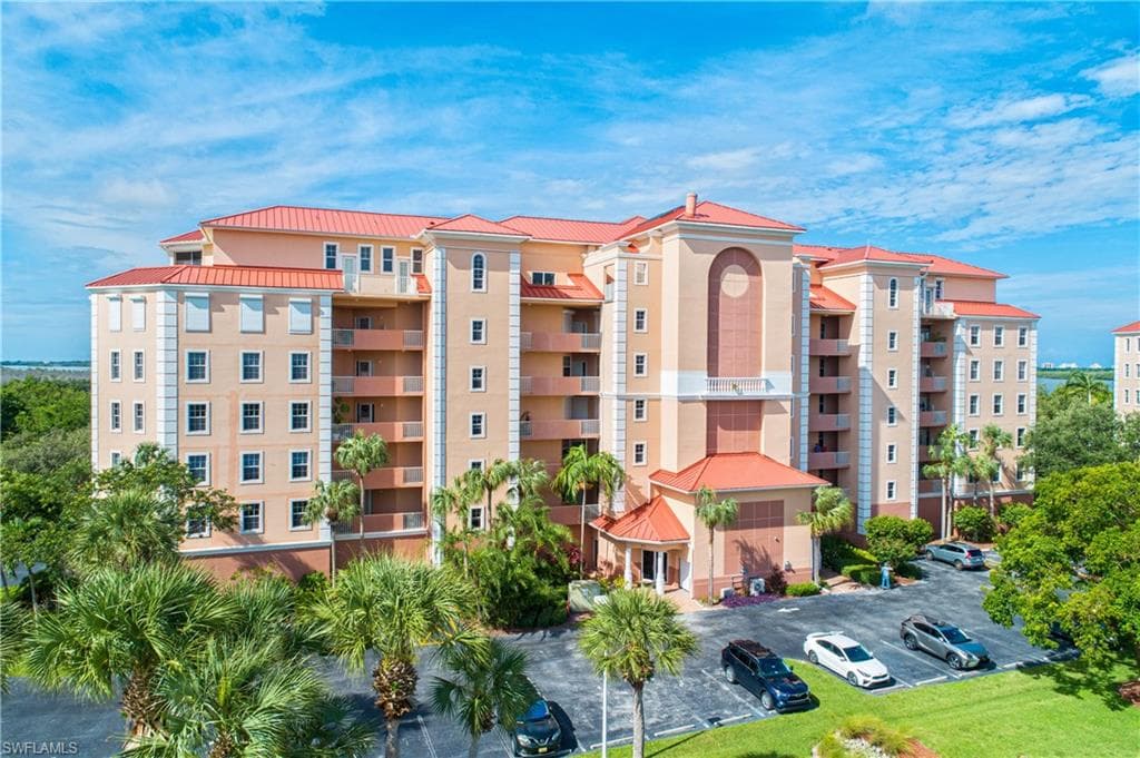 201 Vintage Bay DR B-8 MARCO ISLAND, FL 34145