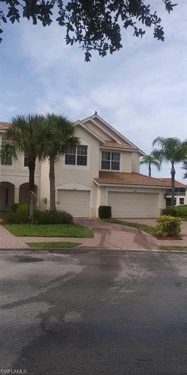 1032 Hampton CIR 62 NAPLES, FL 34105
