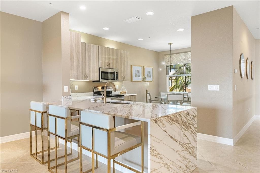 6540 Monterey PT 202 NAPLES, FL 34105