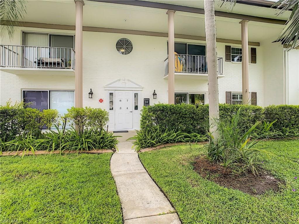 7037 New Post DR 4 NORTH FORT MYERS, FL 33917