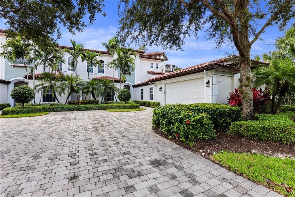 28540 Calabria CT 102 NAPLES, FL 34110