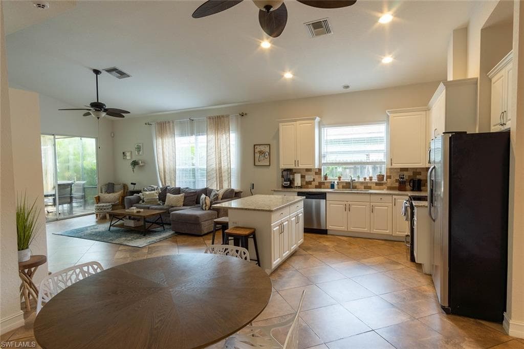 828 106th AVE N NAPLES, FL 34108