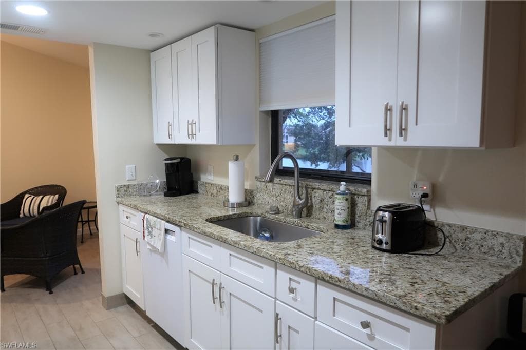 8475 Charter Club CIR 5 FORT MYERS, FL 33919