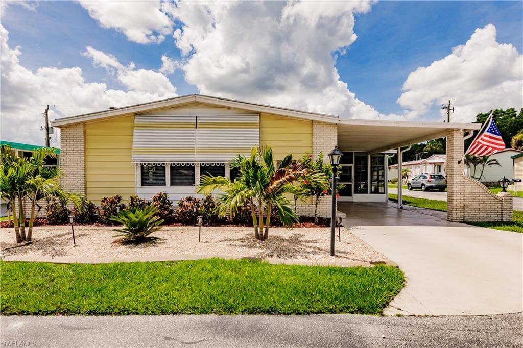 3169 Longview DR NORTH FORT MYERS, FL 33917