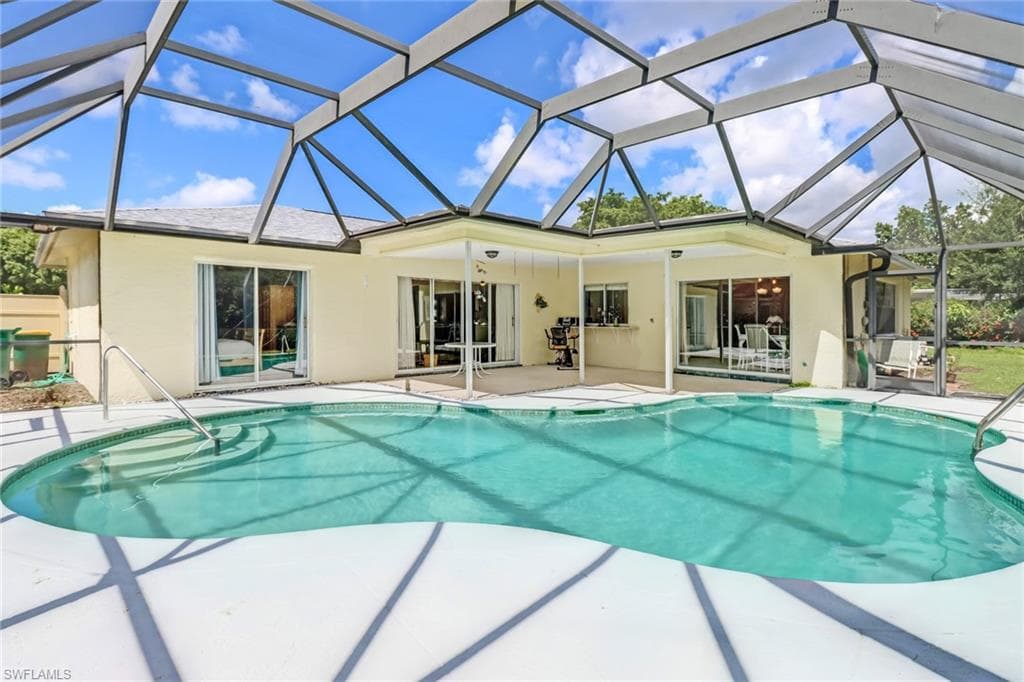 325 Bay Meadows DR NAPLES, FL 34113