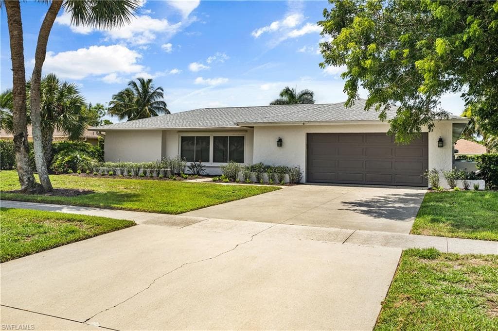 990 Nottingham DR NAPLES, FL 34109