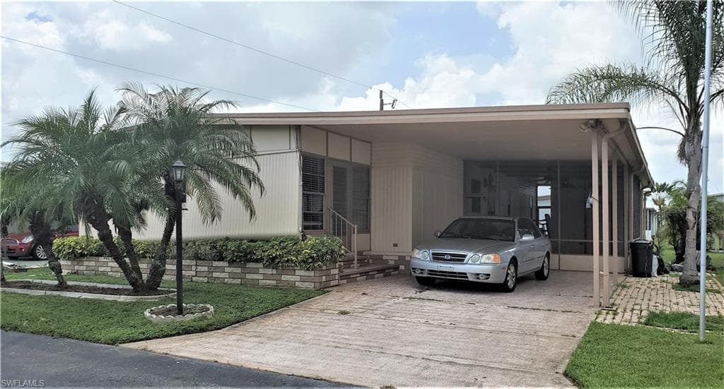 578 Winning WAY NORTH FORT MYERS, FL 33917
